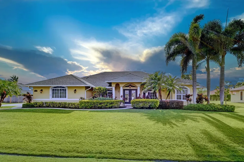 3524 SW Macon Road Port St Lucie FL 34953