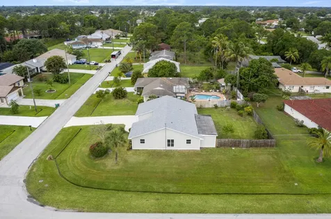 851 SE Walters Terrace Port St Lucie FL 34983