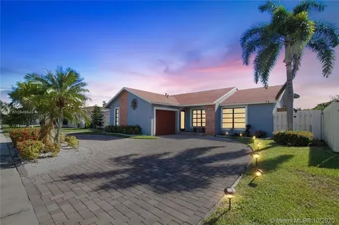 11910 NW 38th Place Sunrise FL 33323