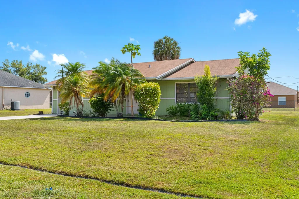 1271 SW Heather Street Port St Lucie FL 34983