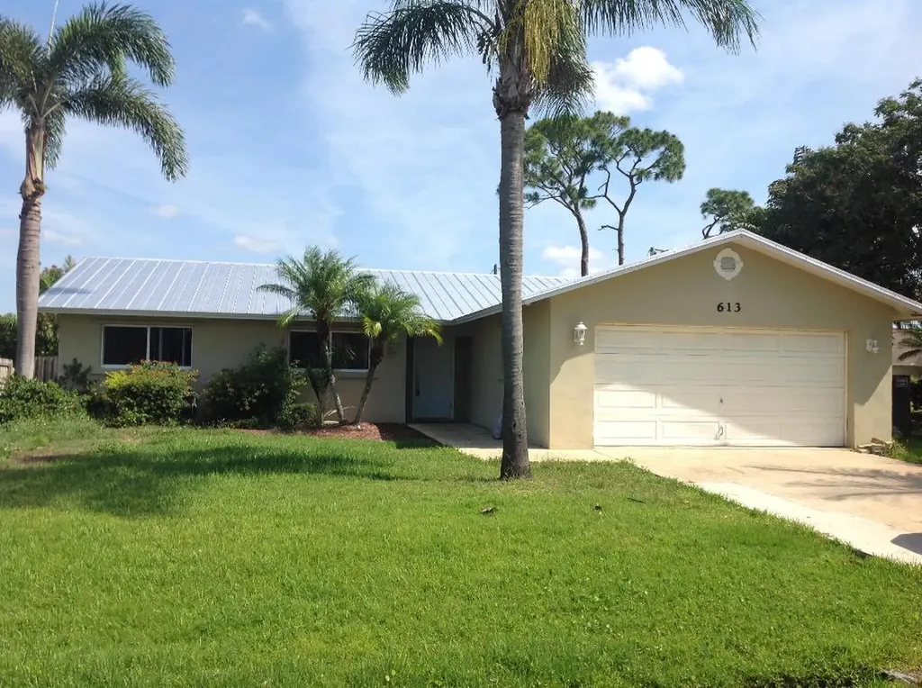 613 SE Capon Terrace Port St Lucie FL 34983