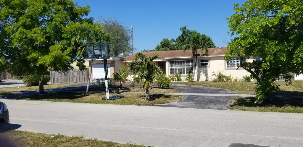 3940 NW 2nd Avenue Deerfield Beach FL 33064