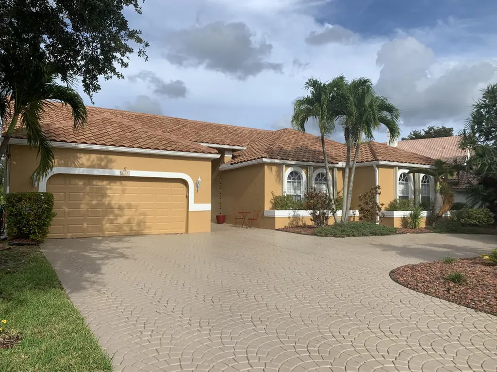 2129 Sea Pines Way Coral Springs FL 33071
