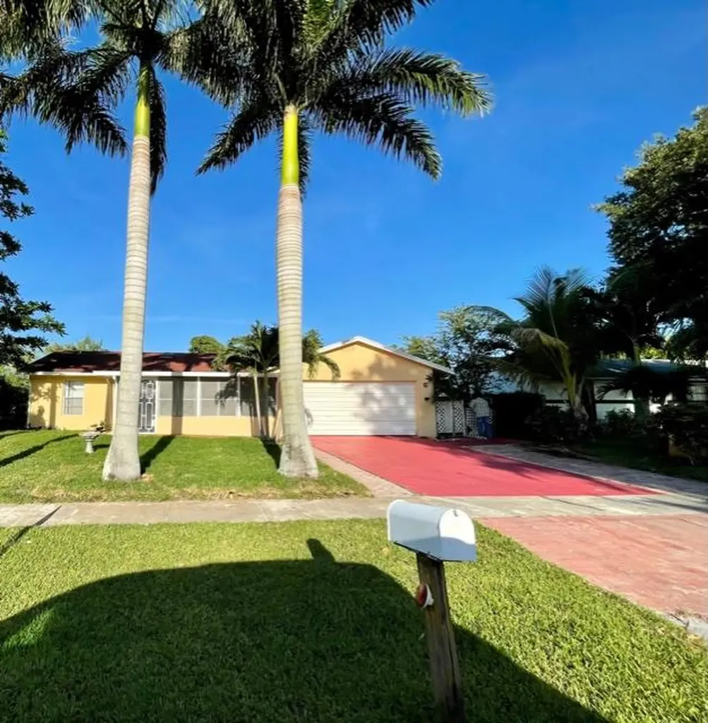 121 Martin Circle Royal Palm Beach FL 33411