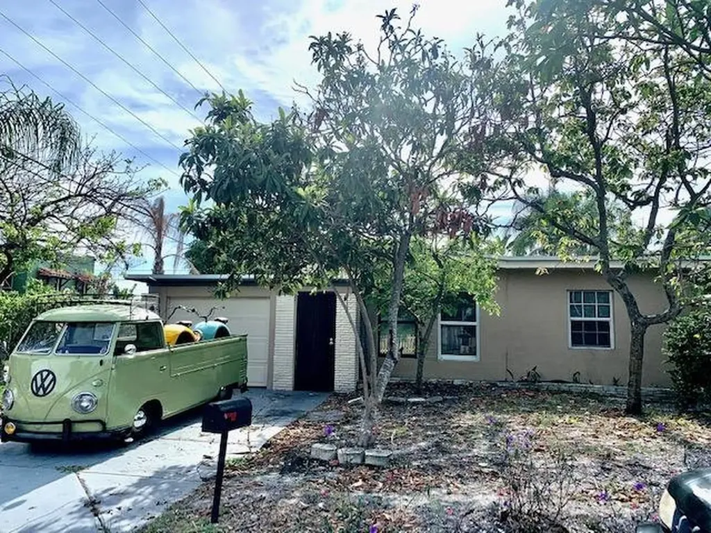 1532 N Ocean Breeze Lake Worth Beach FL 33460