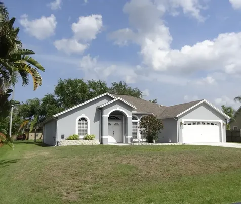 2713 SE Fall Street Port St Lucie FL 34984