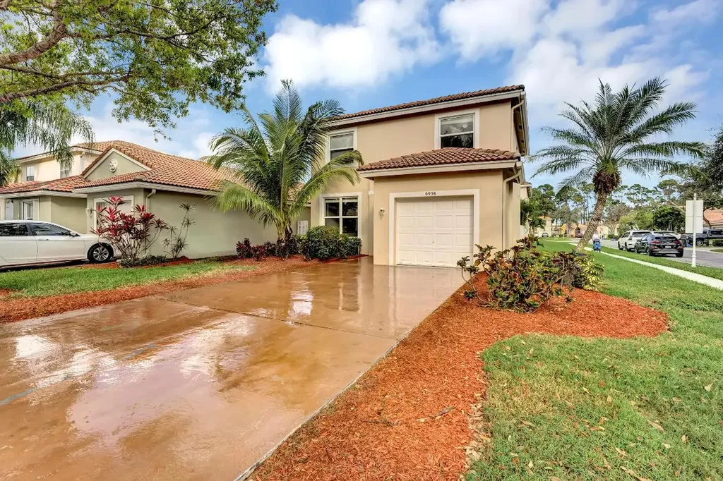 6938 Desert Inn Terrace Lake Worth FL 33463