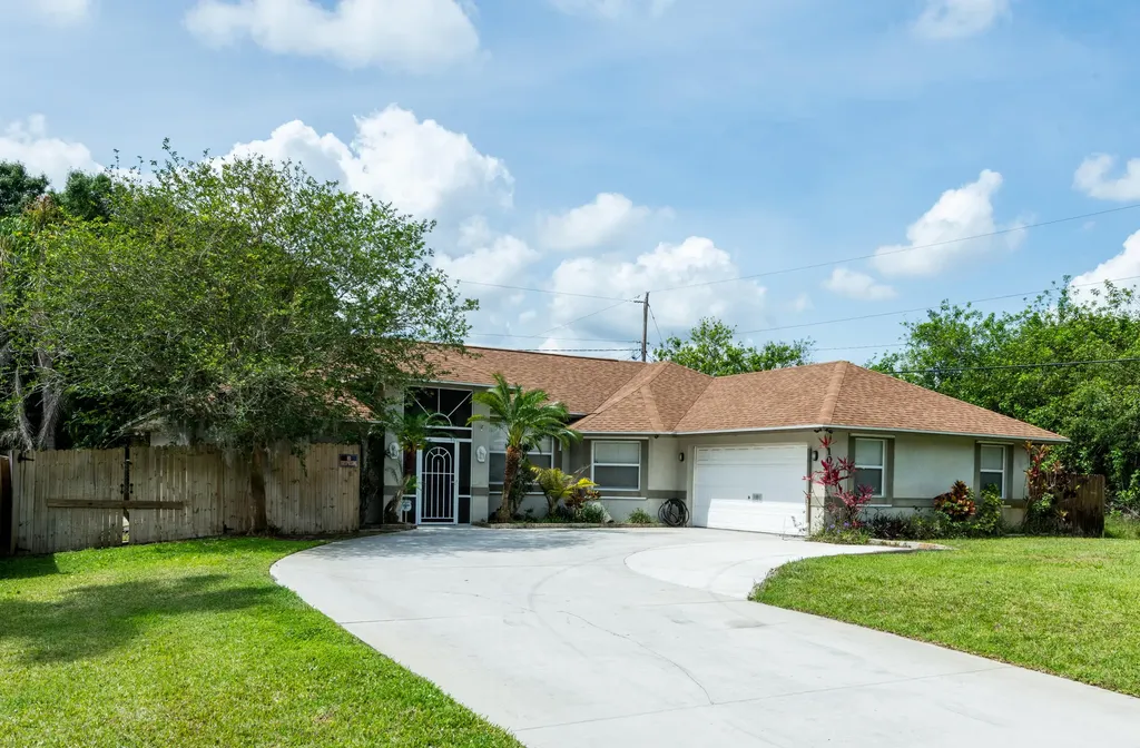1090 SW Dartmouth Avenue Port St Lucie FL 34953