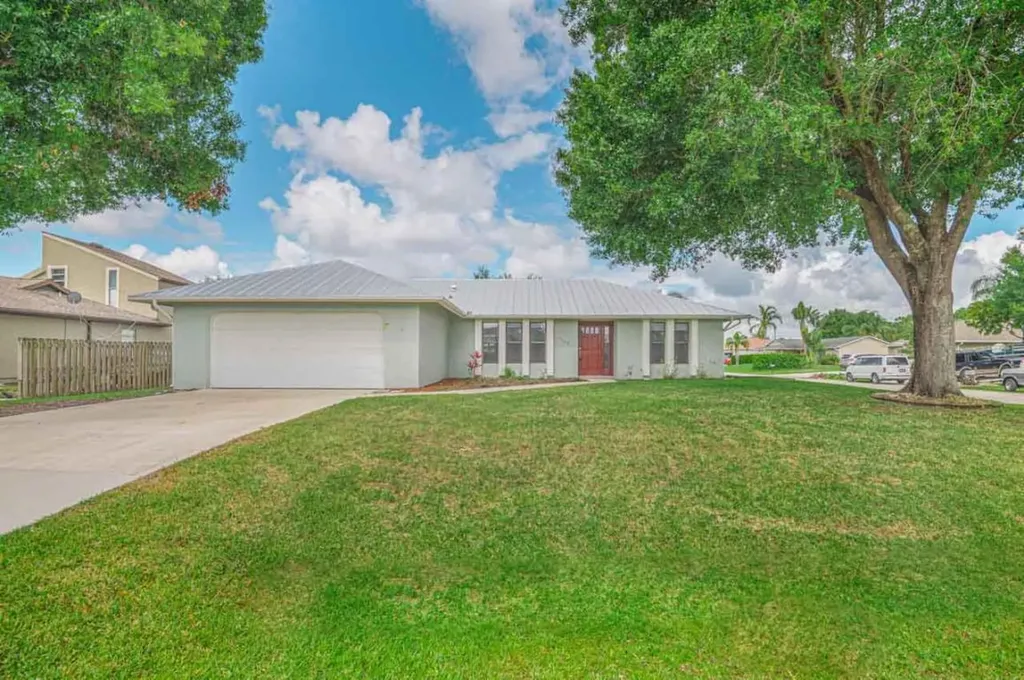1142 SW Granadeer Street Port St Lucie FL 34983