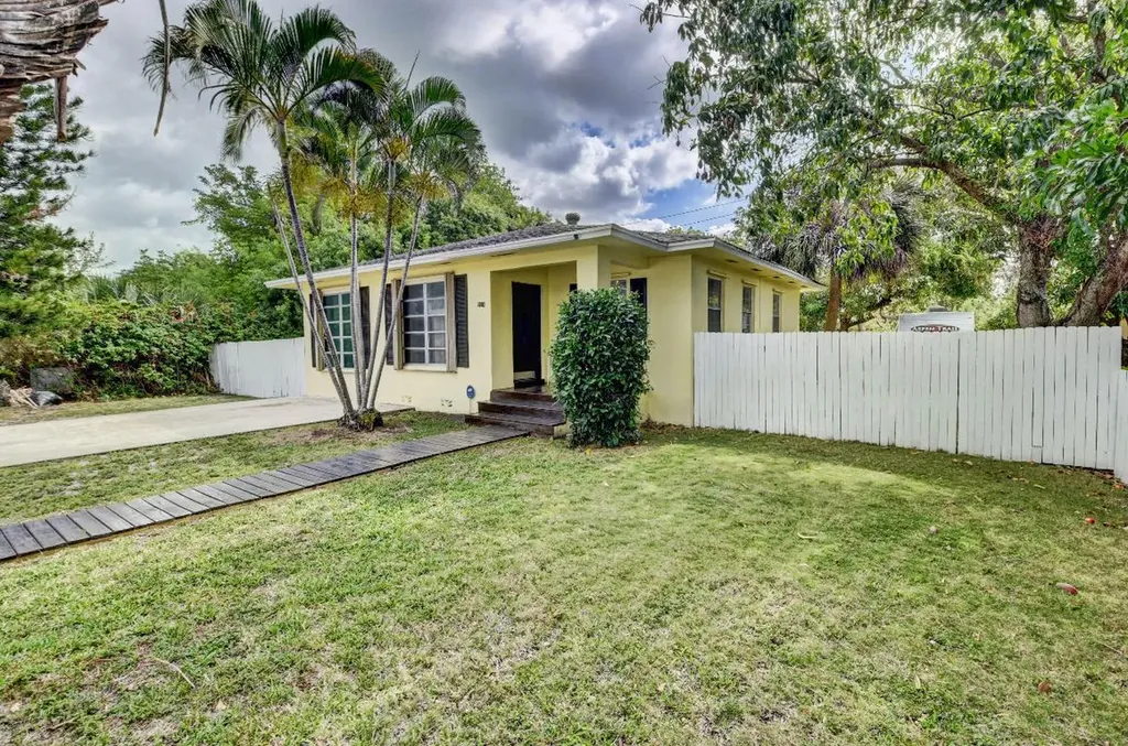 923 SE 4th Avenue Delray Beach FL 33483
