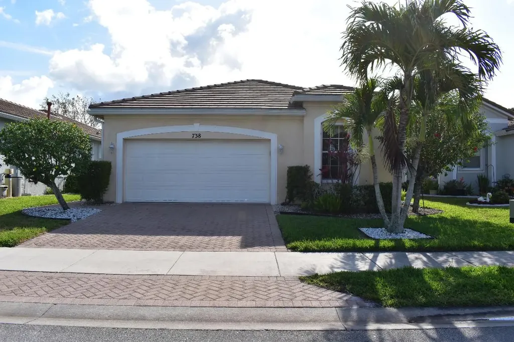 738 SW Rocky Bayou Terrace Port St Lucie FL 34986