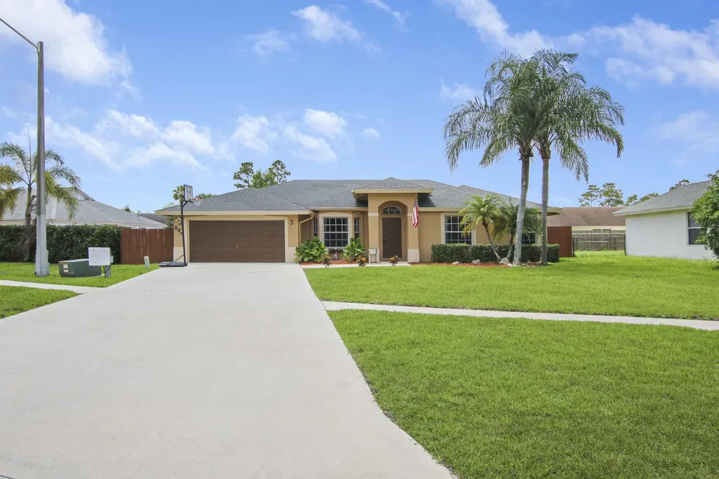 236 Park Road N Royal Palm Beach FL 33411