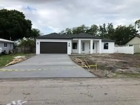668 SE Chapman Avenue Port St Lucie FL 34984