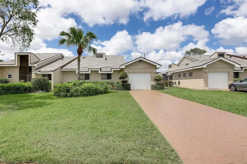6891 Fountains Circle Lake Worth FL 33467
