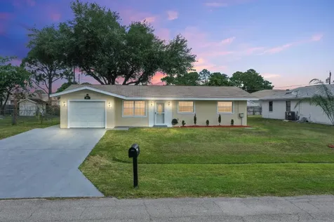 581 SW Dwight Avenue Port St Lucie FL 34983