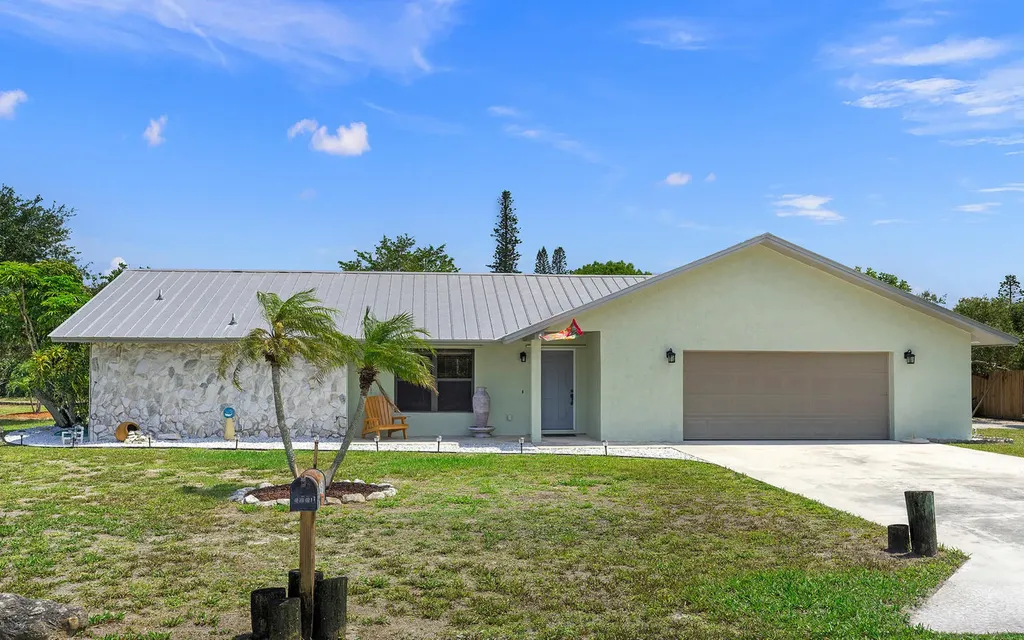 8696 SE Algozzini Place Hobe Sound FL 33455