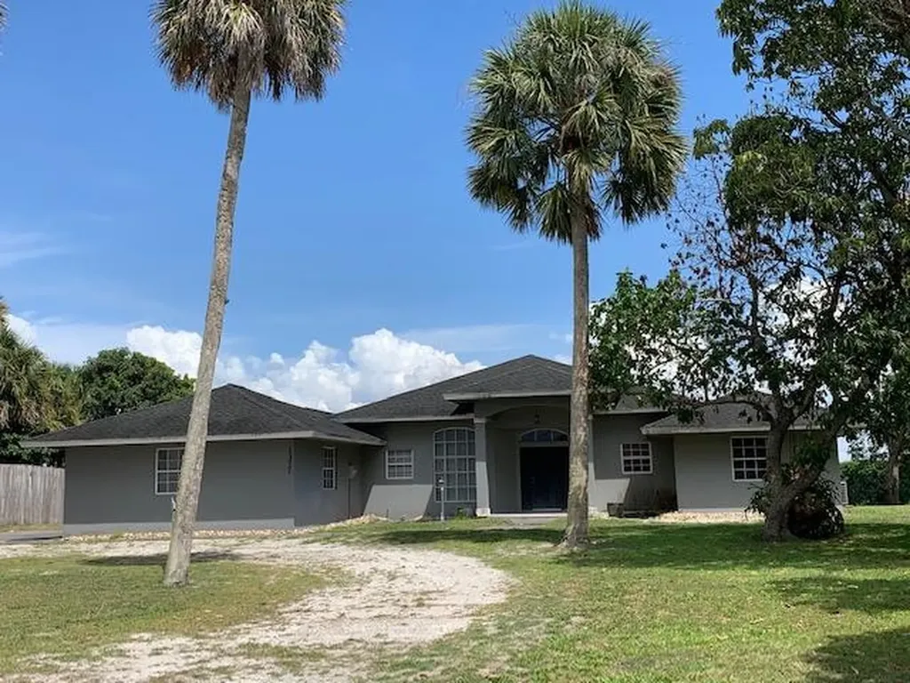 13776 Us Highway 441 Canal Point FL 33438