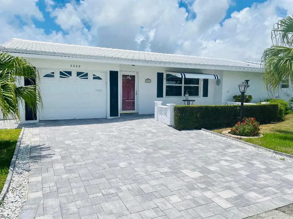 2208 SW 20th Way Boynton Beach FL 33426