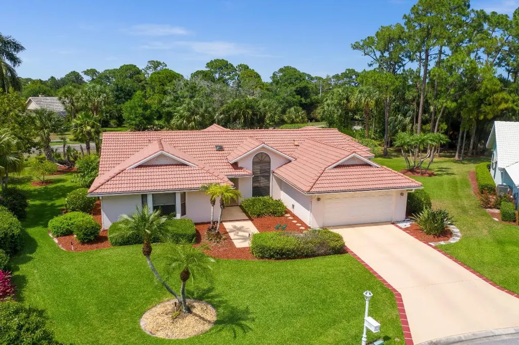 1211 SW Paradise Cove Port St Lucie FL 34986