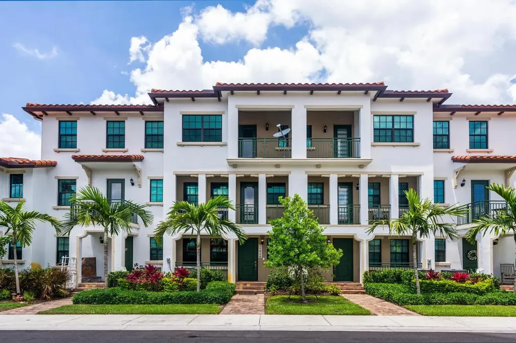11525 SW 15th Street Pembroke Pines FL 33025