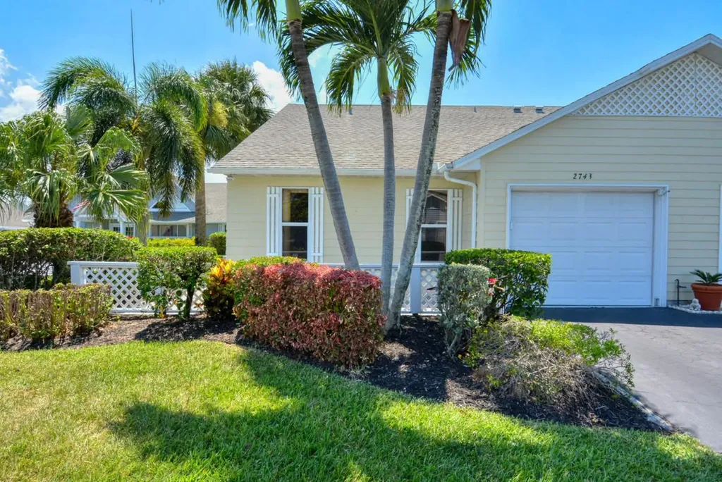 2743 SE Tropical East Circle Port St Lucie FL 34952