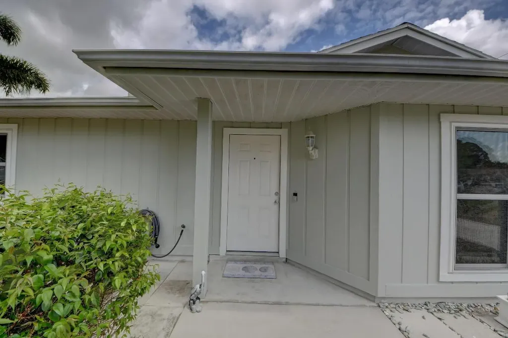 825 SW Amethist Terrace Port St Lucie FL 34953