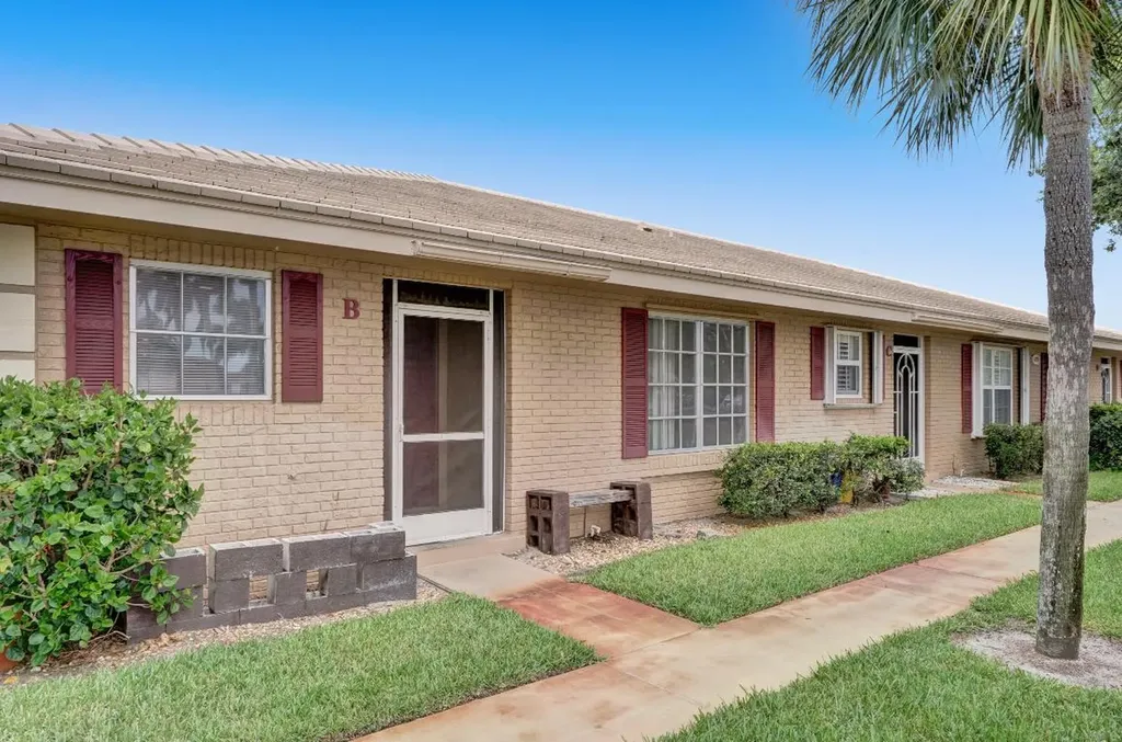 1473 SW 27th Avenue Boynton Beach FL 33426