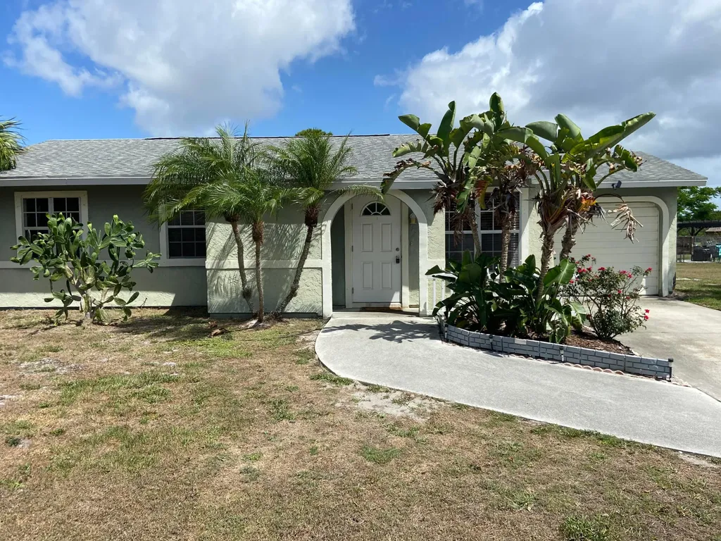 1941 SE Wheeling Lane Port St Lucie FL 34952