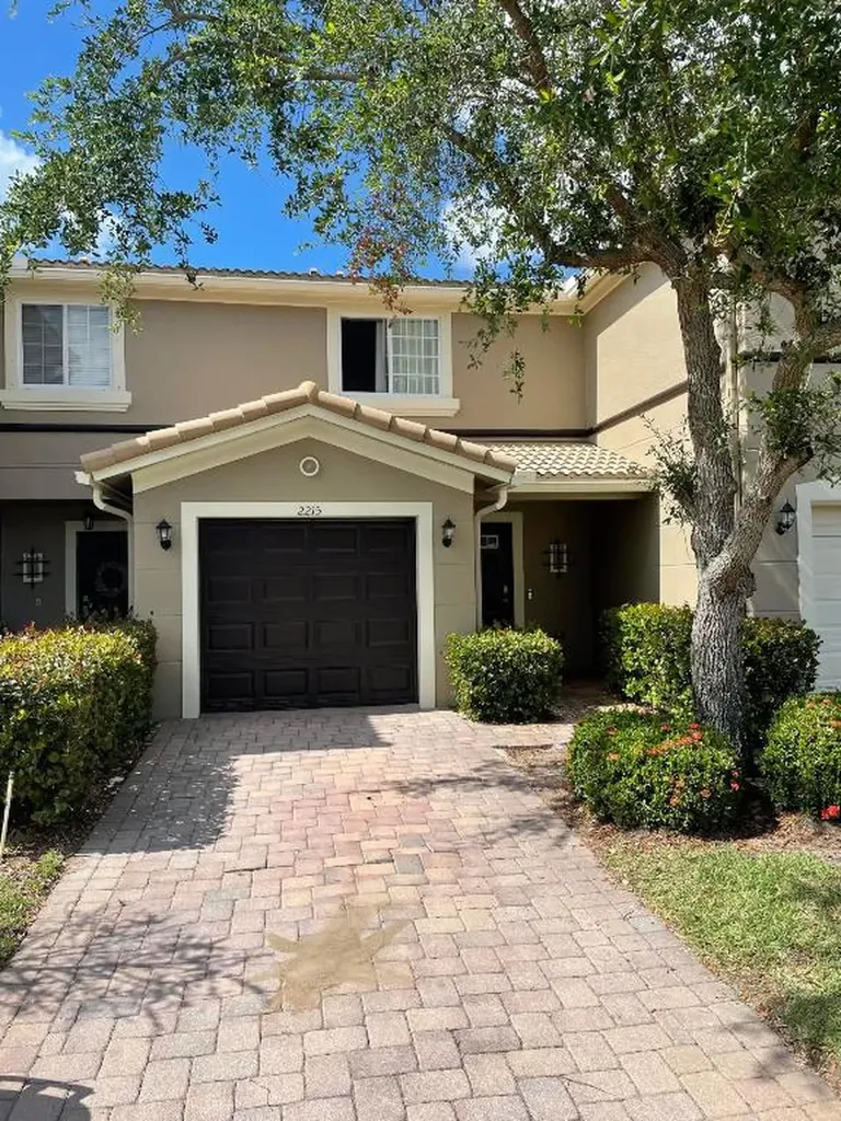 2215 SW Rockport Road Port St Lucie FL 34953