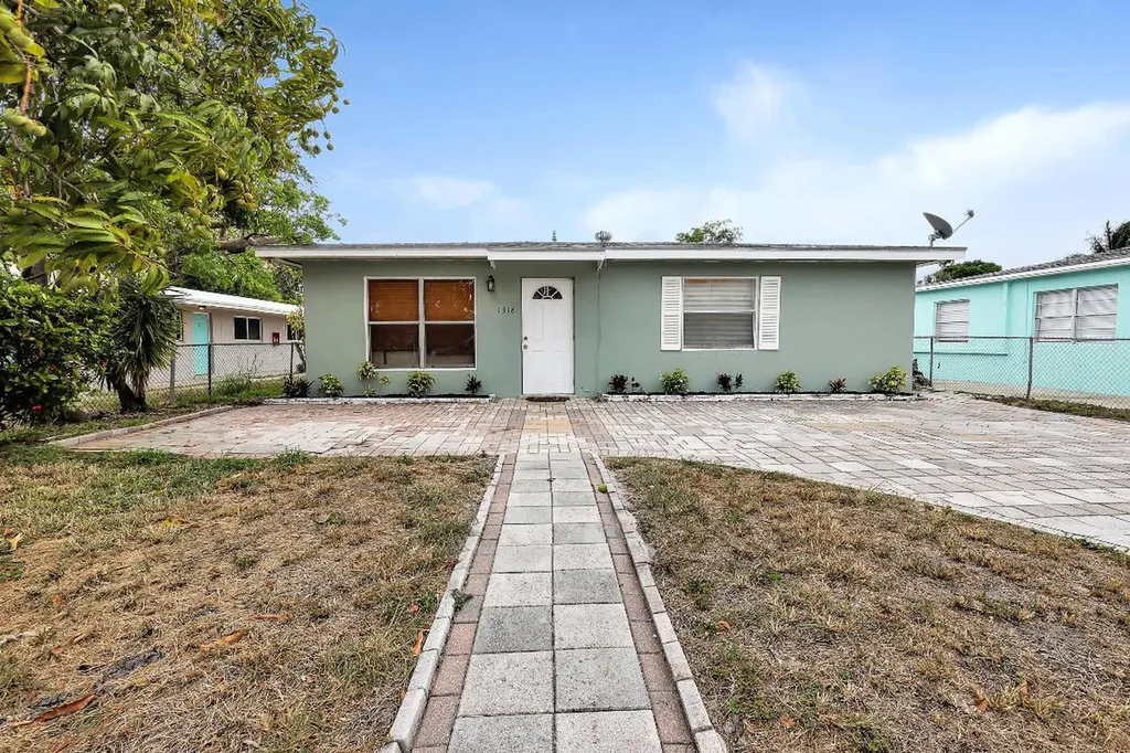 1318 S M Street Lake Worth Beach FL 33460