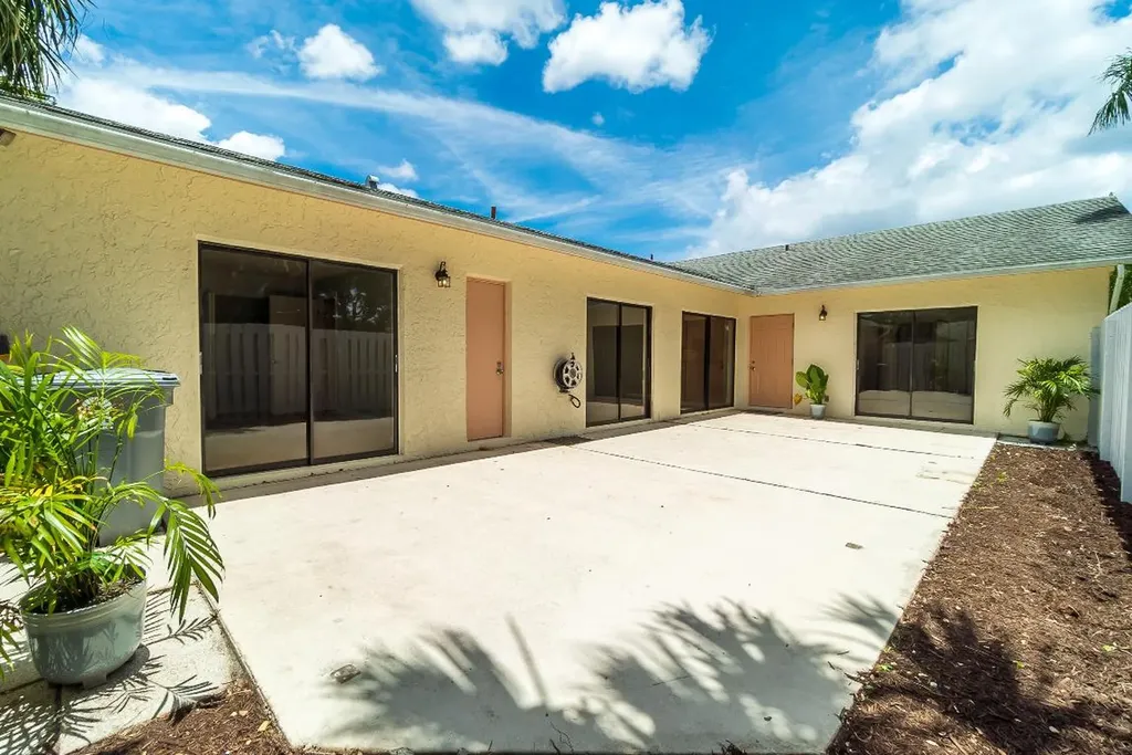 8850 Ranta Court Boynton Beach FL 33436