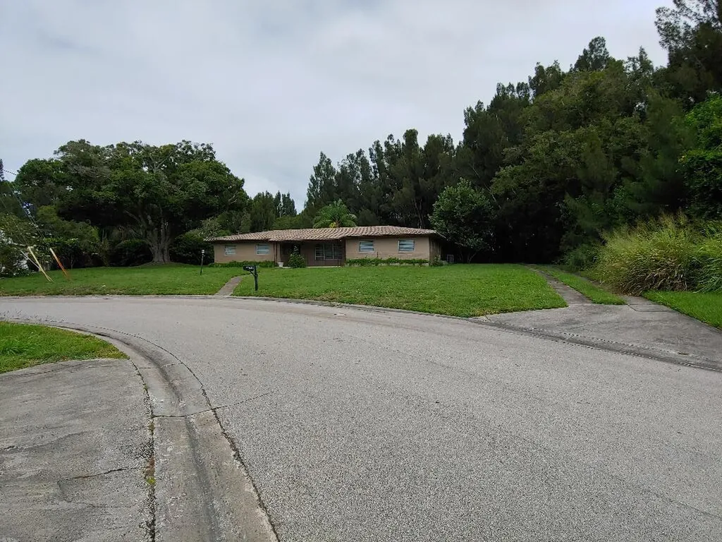 1930 Wyoming Avenue Fort Pierce FL 34982