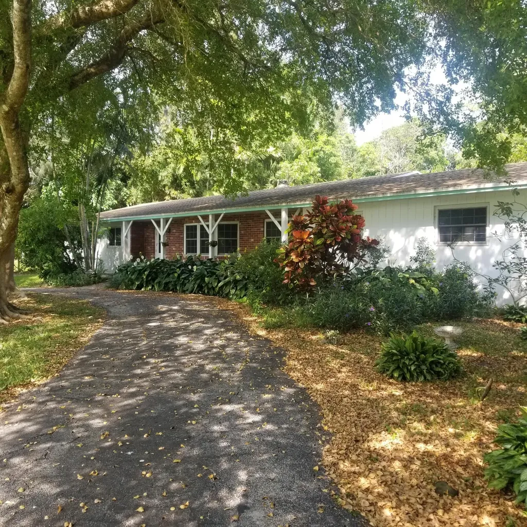 4220 SW 101st Avenue Davie FL 33328