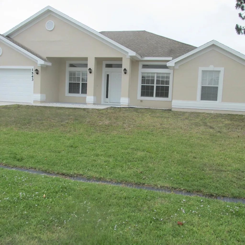 1543 SE Saxony Street Port St Lucie FL 34983