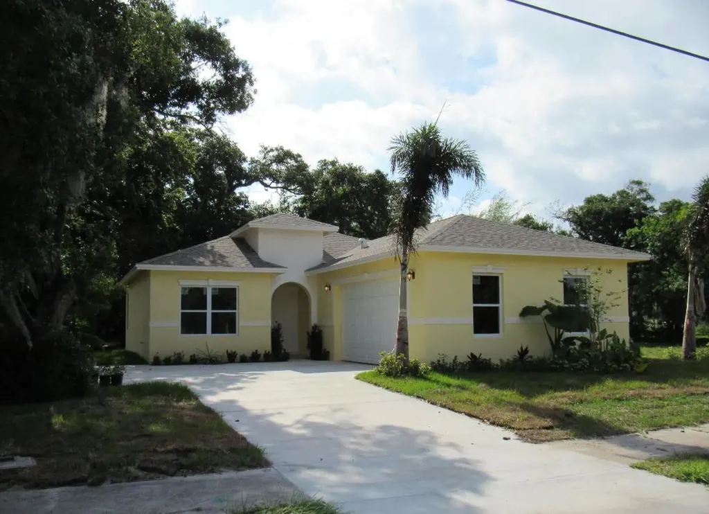 124 N 12th Street Fort Pierce FL 34950