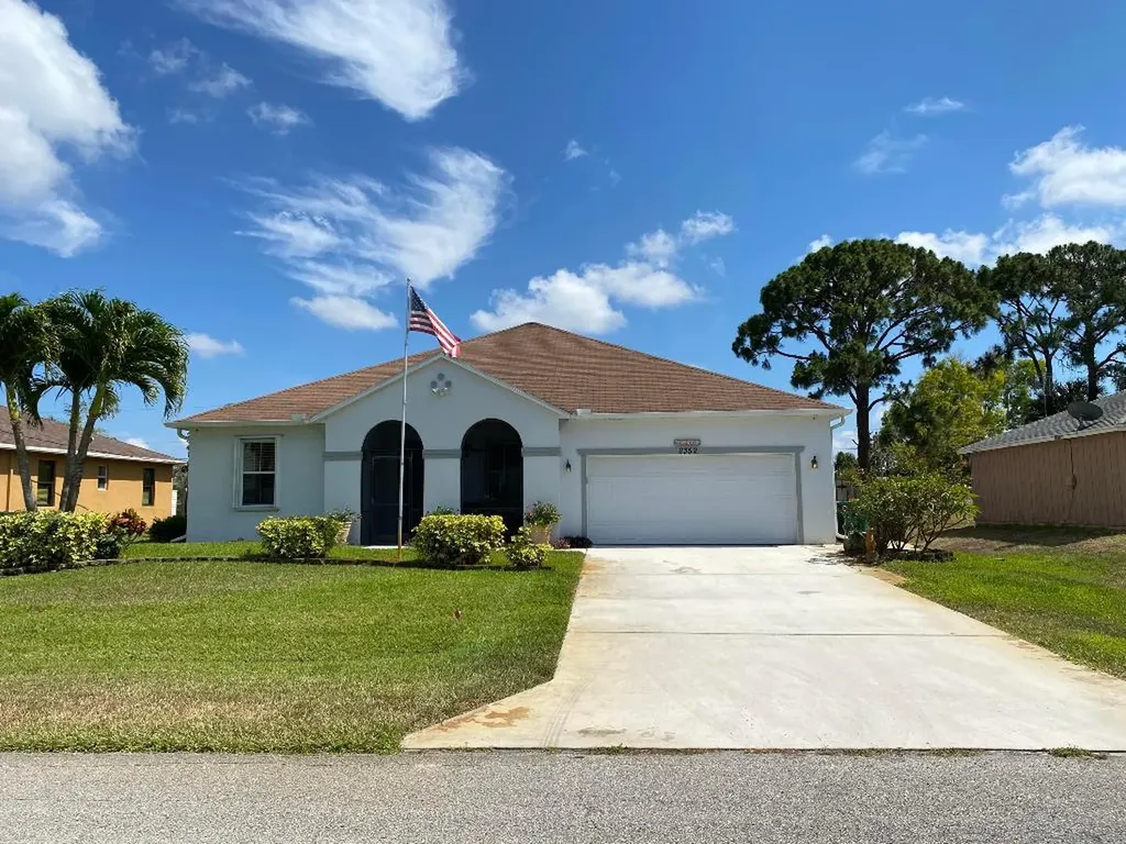 2352 SE Fruit Avenue Port St Lucie FL 34952