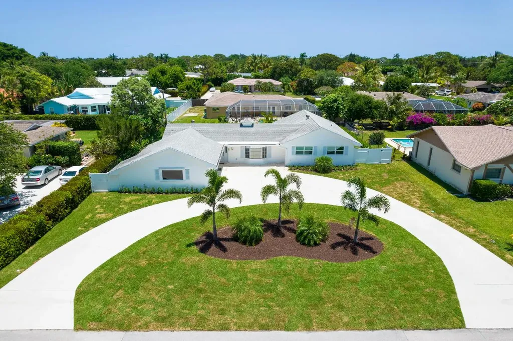 76 Fairview W Tequesta FL 33469