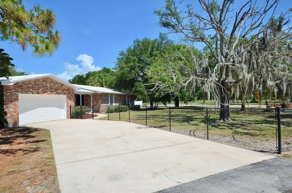 222 Smallwood Avenue Fort Pierce FL 34982
