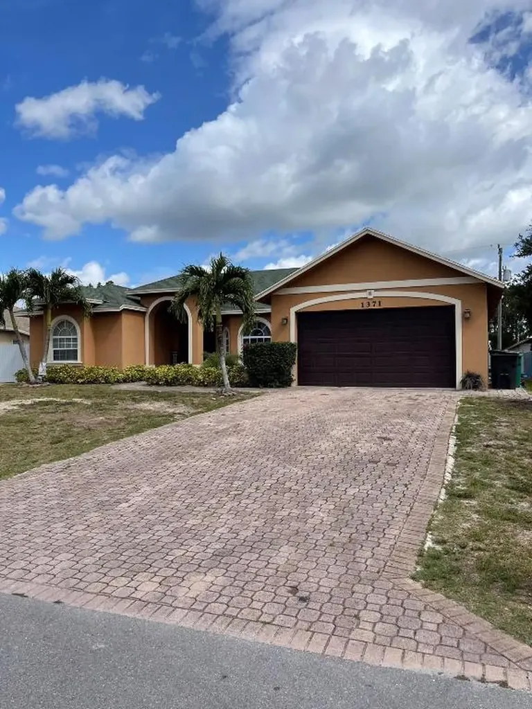1371 SW Halford Avenue Port St Lucie FL 34953