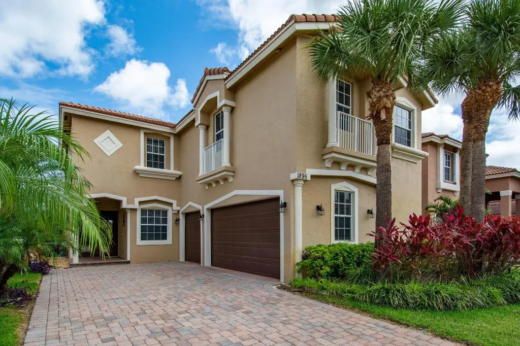 1895 SW Jamesport Drive Port St Lucie FL 34953