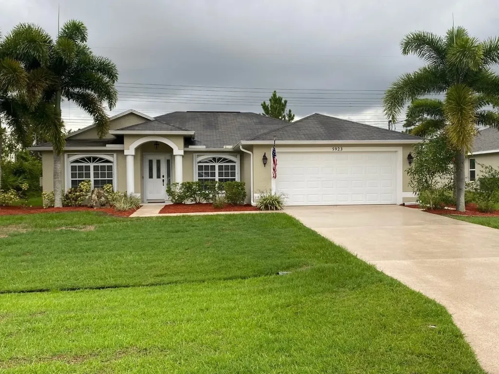 5923 NW Hann Drive Port St Lucie FL 34986