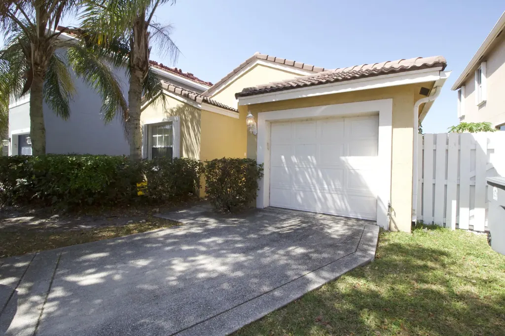 7968 Lakewood Cove Court Lake Worth FL 33467