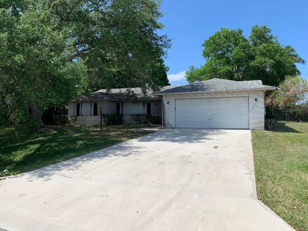 552 SE Calmoso Drive Port St Lucie FL 34983