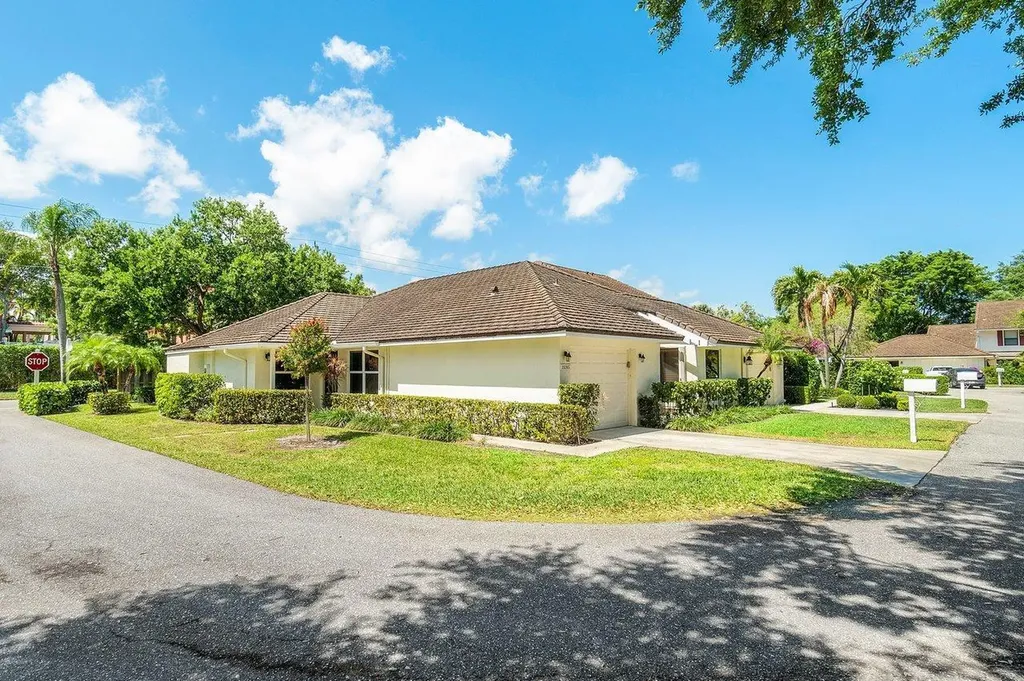 11286 Glen Oaks Court North Palm Beach FL 33408