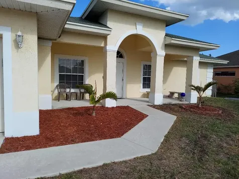 464 SW Kestor Drive Port St Lucie FL 34953