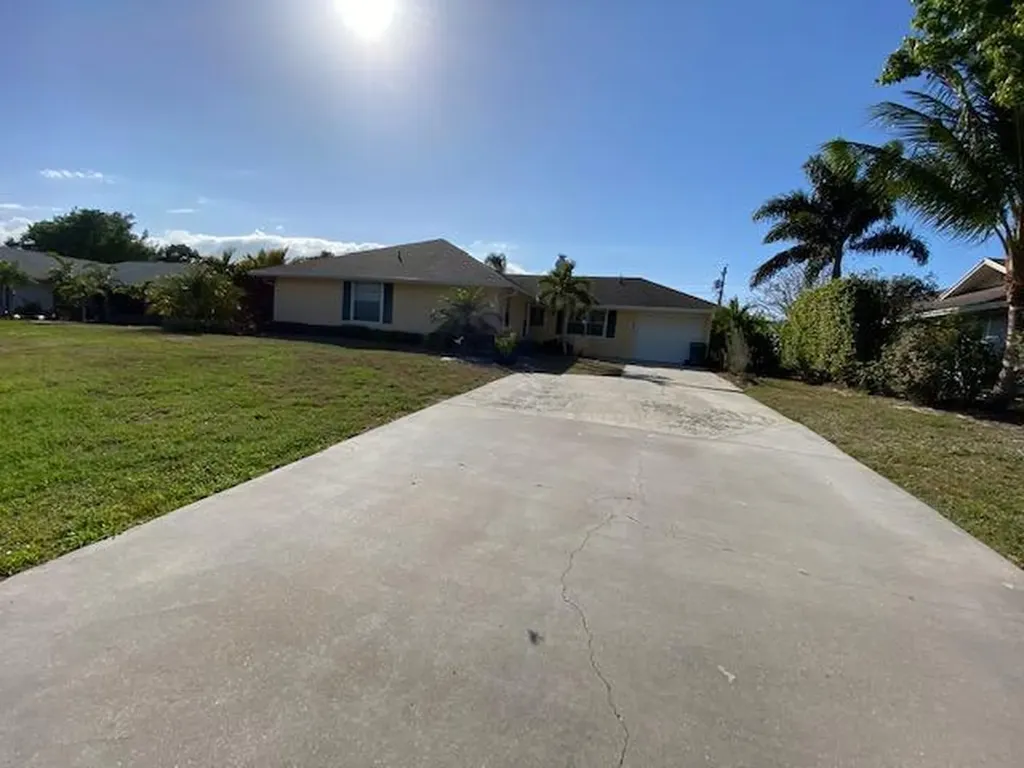 1990 SE Cheltenham Street Port St Lucie FL 34983