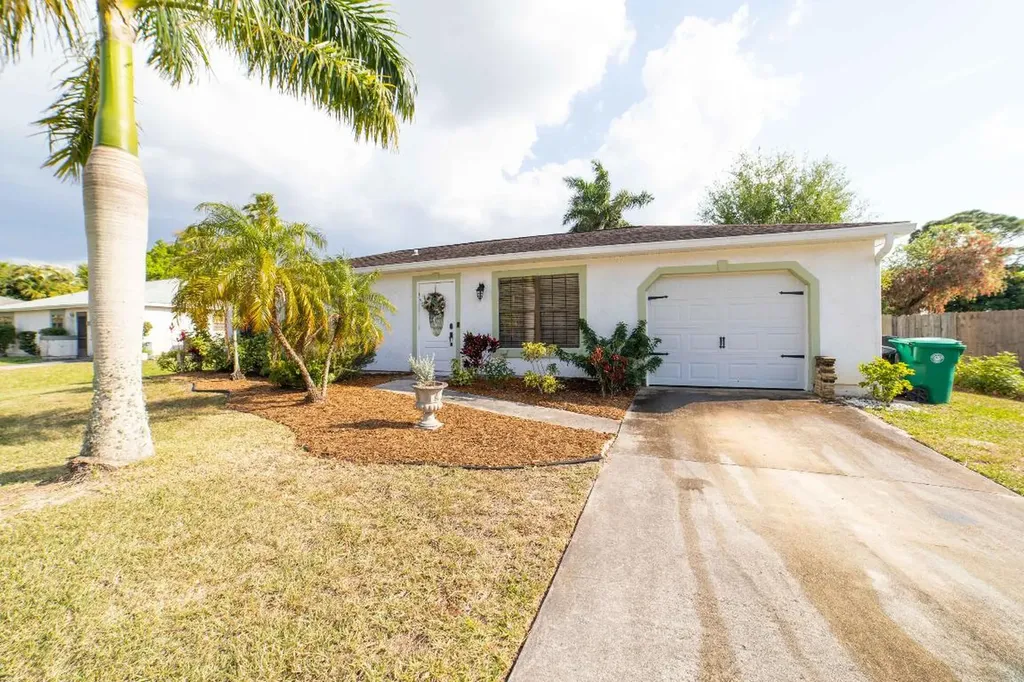 2380 SE Gillette Avenue Port St Lucie FL 34952