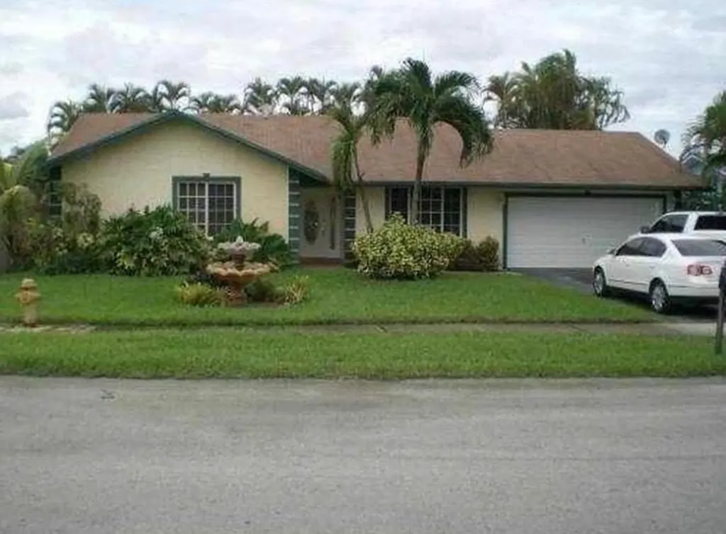 215 NE 199th Terrace Miami FL 33179