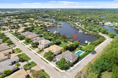 565 SW Yacht Basin Way Stuart FL 34997