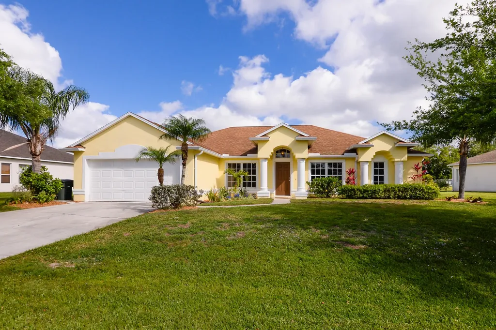 2702 Palm Lakes Avenue Fort Pierce FL 34981
